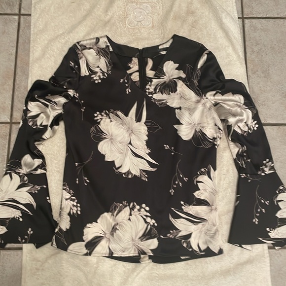 Tasi New York blouse - Picture 3 of 9